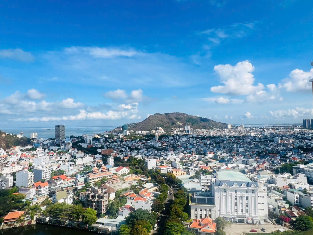 2 BEDROOM APARTMENT FOR RENT FULLY FURNISHED.